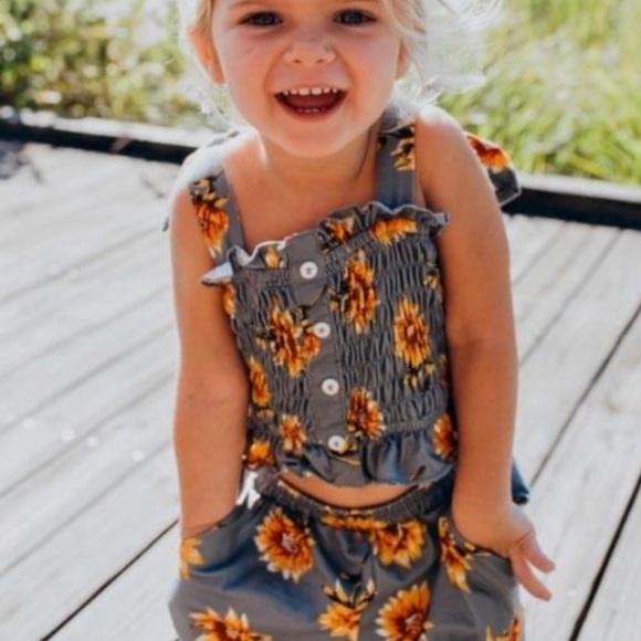 Baileys Blossoms sunflower mom + me bundle L/2T - Picture 2 of 10